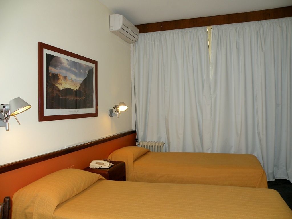 Austral Hotel Montevideo Room photo