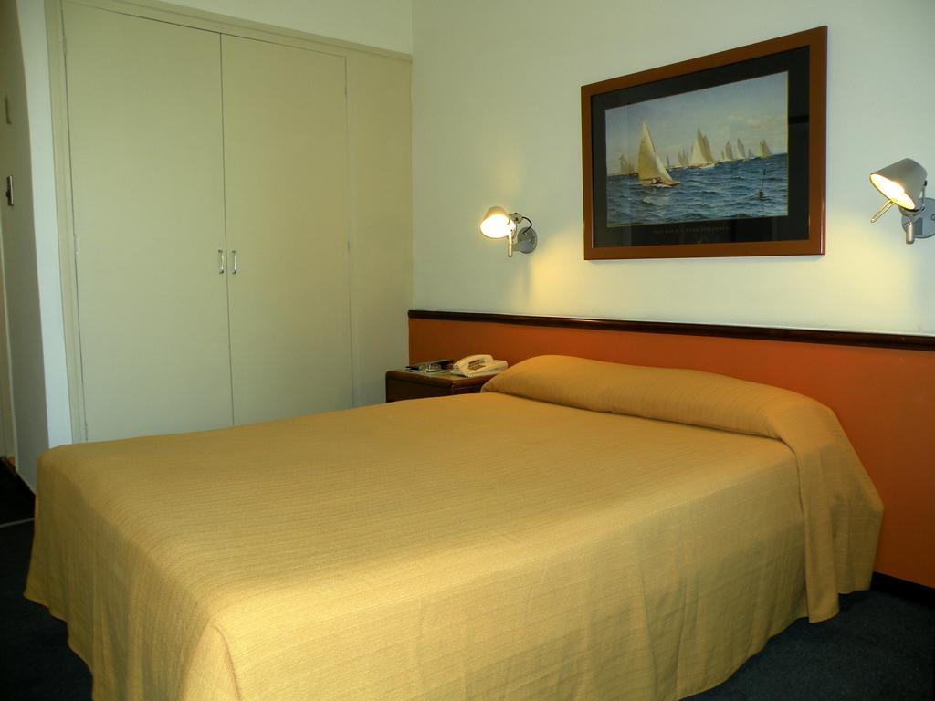 Austral Hotel Montevideo Room photo